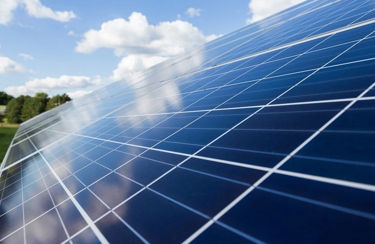太陽光発電のデメリットを知って、正しい選択を。