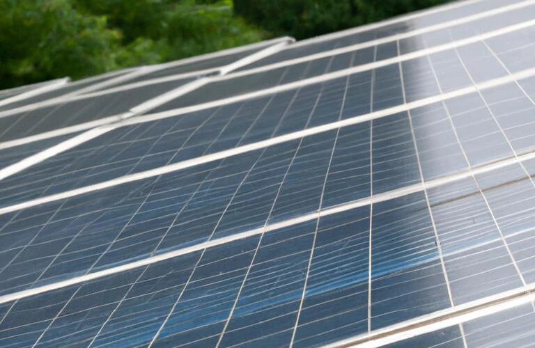 梅雨時期も電力を確保！太陽光発電の効果的な活用法を紹介