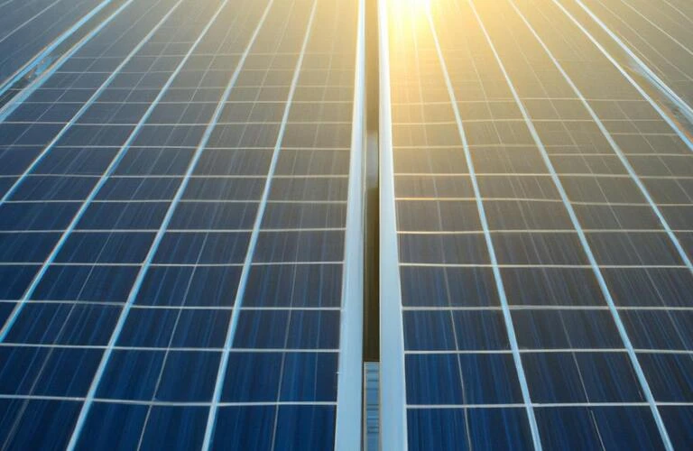 太陽光パネルで未来を拓く！おすすめの電気工事業