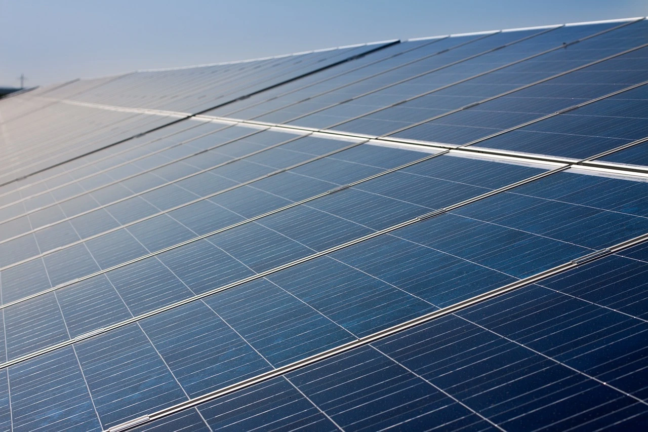 太陽光パネルを撤去する際に費用を抑えたい方必見！経費削減のコツを専門家がアドバイス